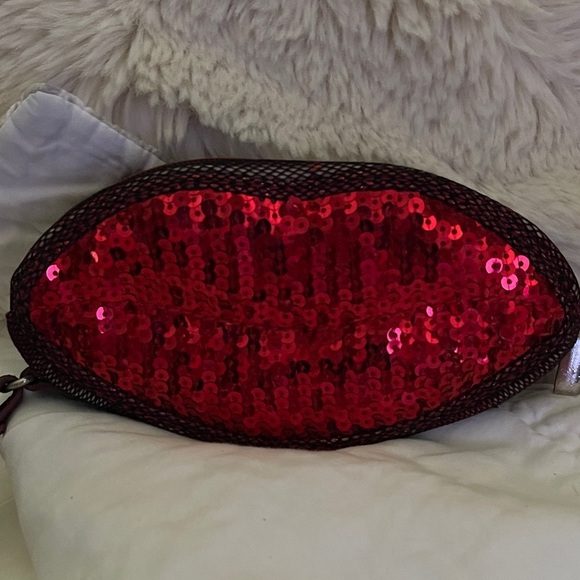 Glamorous Red Sequin Lip-Shaped Cosmetic Bag - Picture 1 of 3